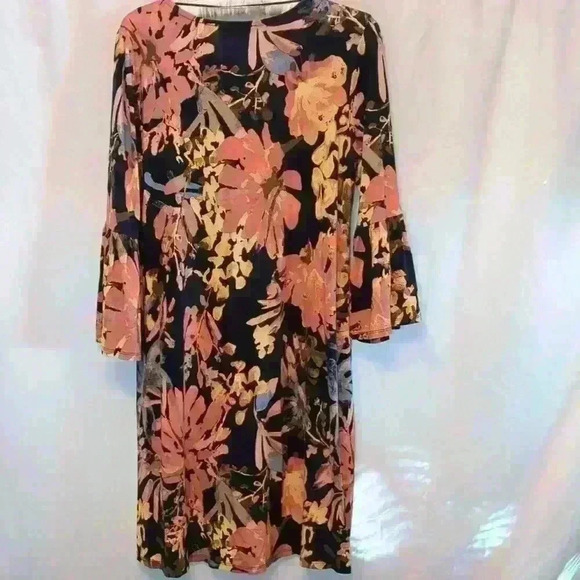Beautiful Boho New Directions Dress with Bell Sleeves. Size Medium - Picture 7 of 7
